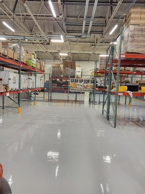 photo of a shiny warehouse floor that has been encapsulated